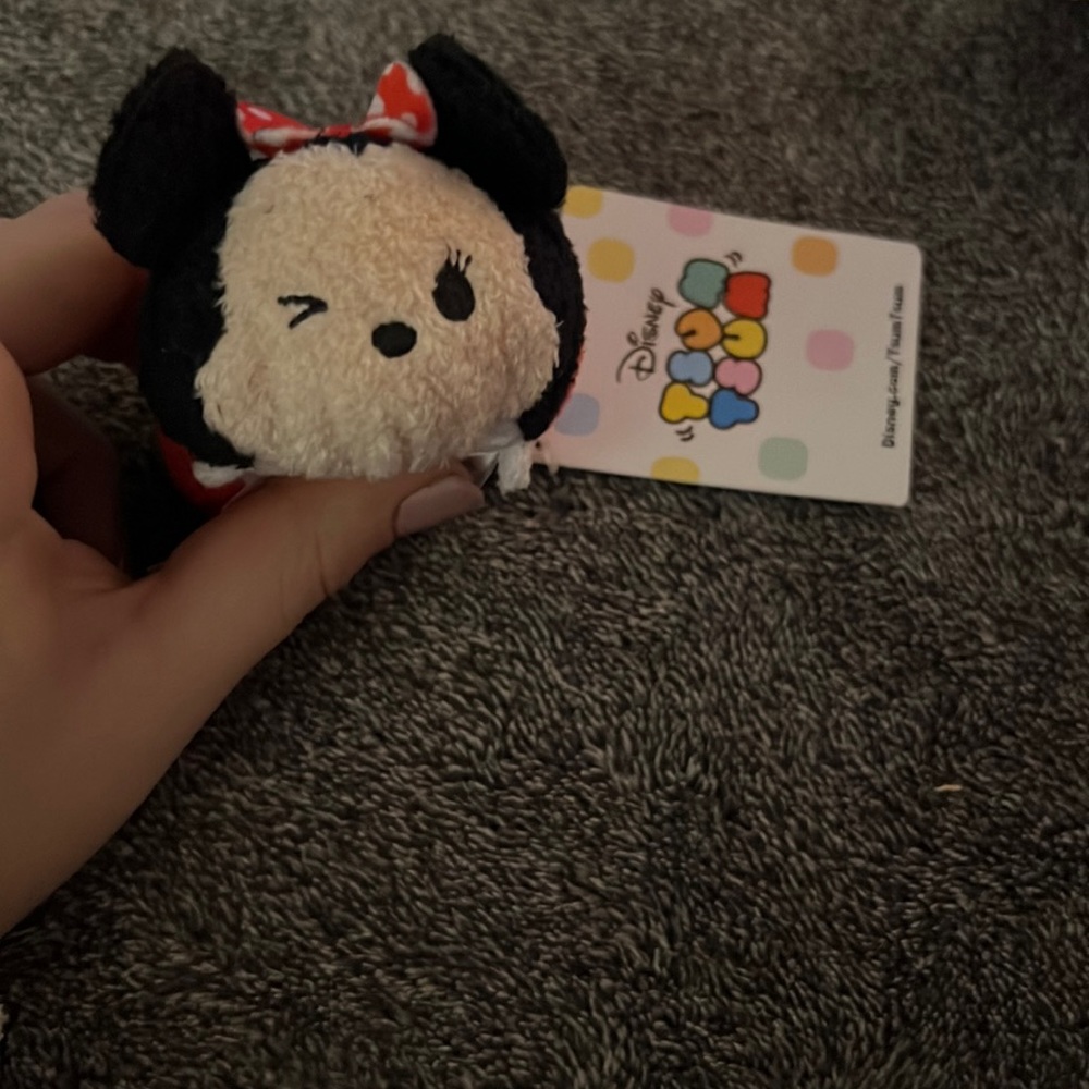 Disney Winking Minnie Mouse Tsum Tsum Plush NWT